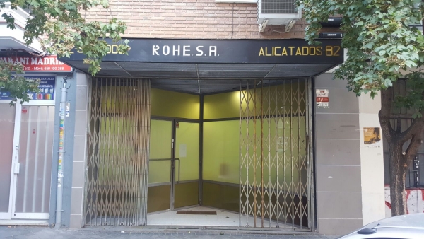 This is the entrance to Los Secretos de Maria club. 