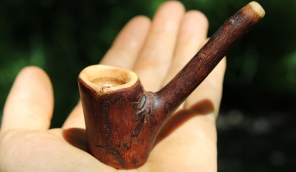 Medium cob pipe in hand 1