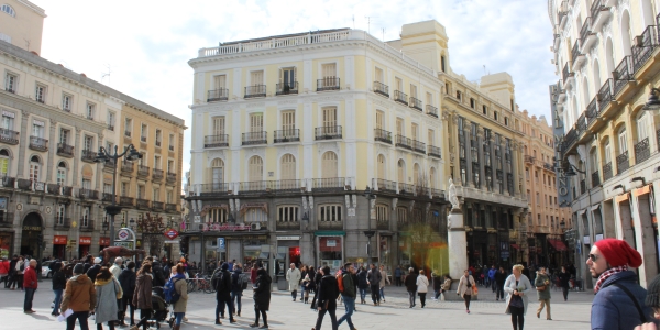 Downtown Madrid - 2 openings to the right of palace