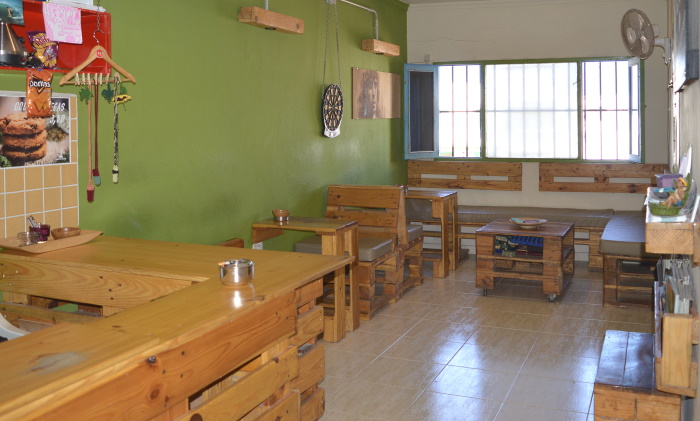 One of the walls of this area has a painting of the Famara massif. 